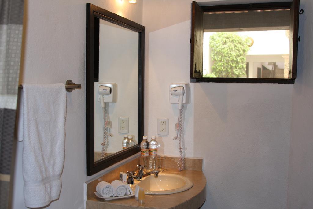 Hotel Villa Del Villar Querétaro Szoba fotó